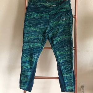 Nike Dri-fit capri running pants S mesh printed